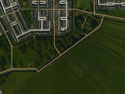Luchtfoto van agrarische grond in Abcoude, gelegen naast een woonwijk en omringd door open polderlandschap.